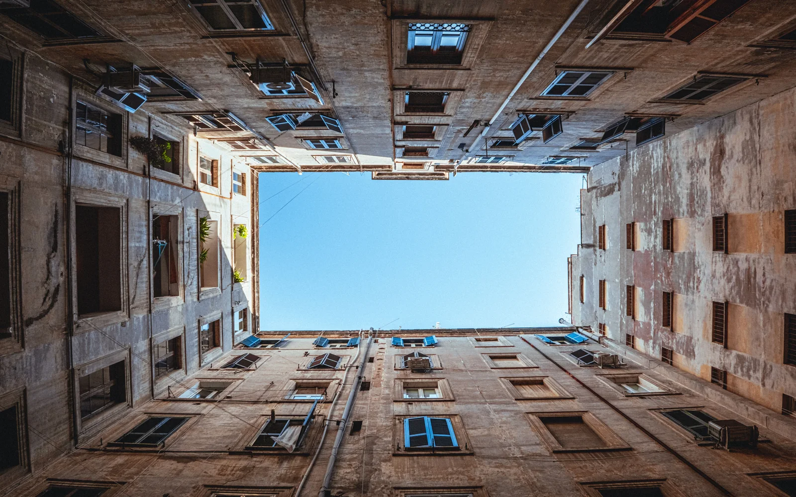 Városi társasház belső udvara, Budapest